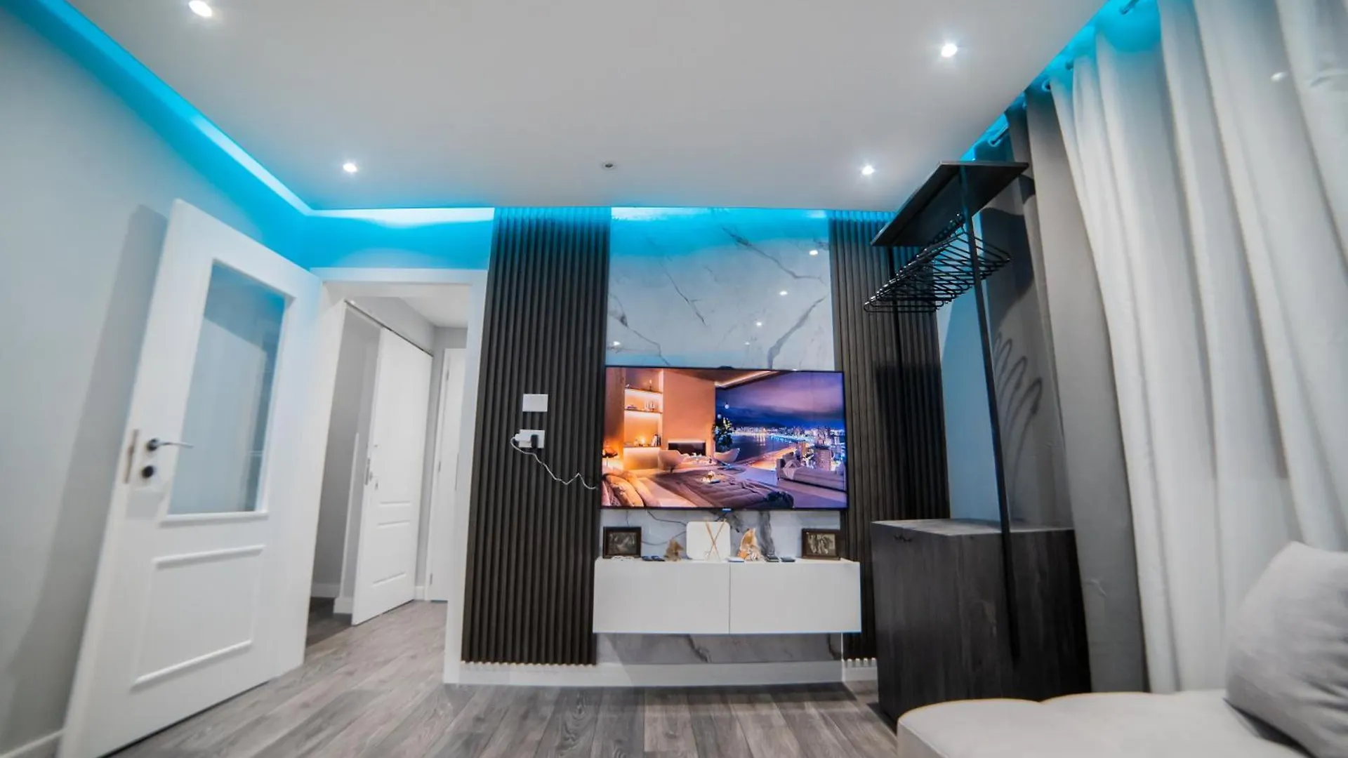 Luxury Apartment Near Tirana Center 0*,