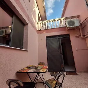 Bed & Breakfast Gex, Tirana